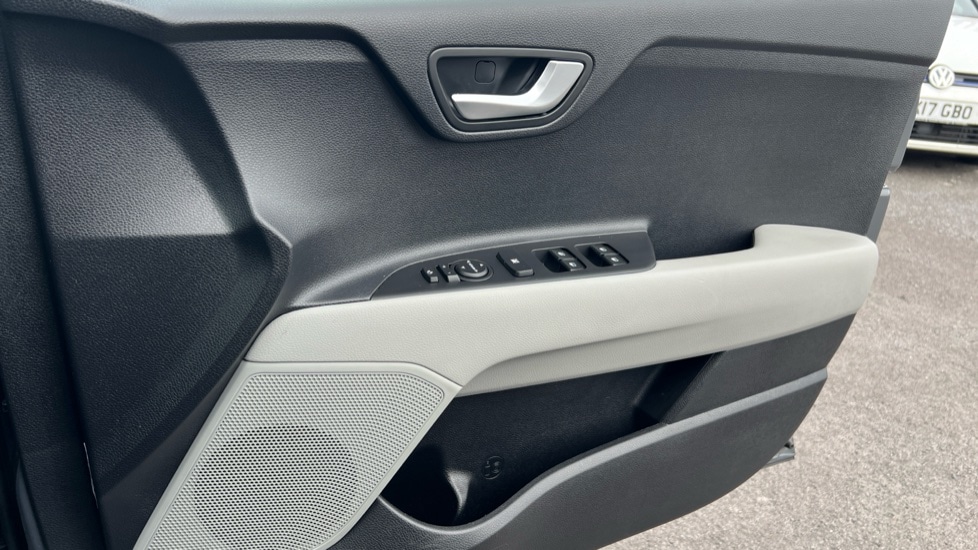 Used Kia Stonic 2023 for sale - 76556979: Photo 34