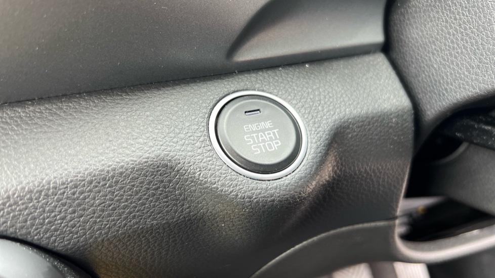 Used Kia Stonic 2023 for sale - 76556979: Photo 35