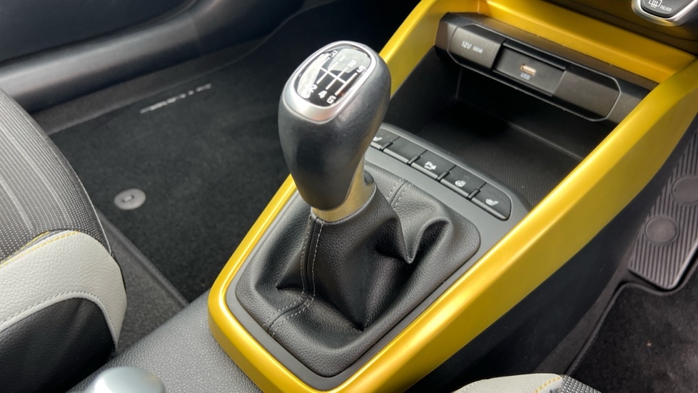 Used Kia Stonic 2023 for sale - 76556979: Photo 36