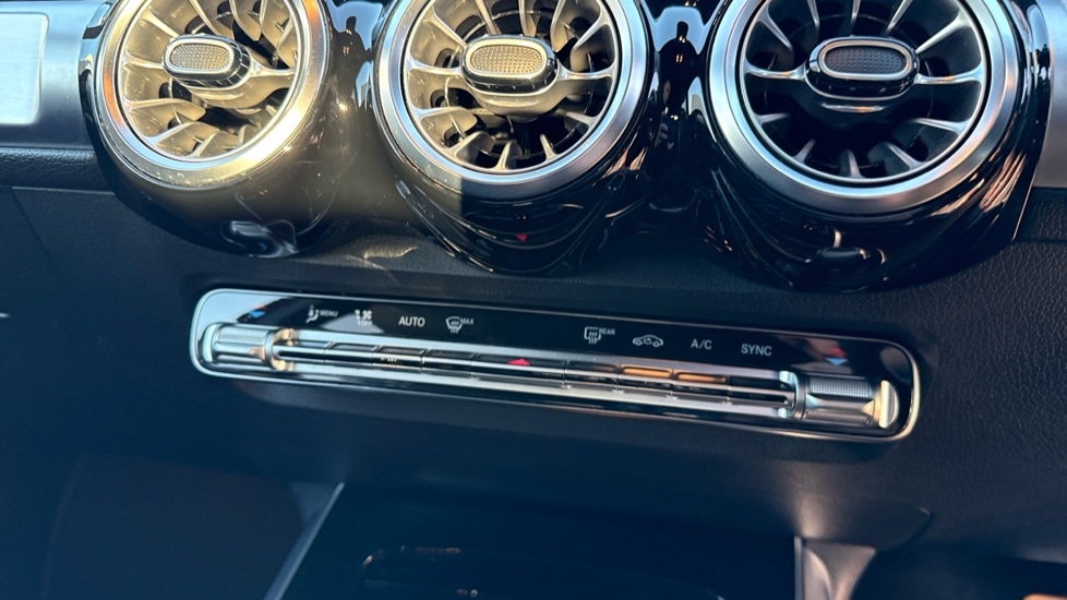 Used Mercedes-Benz GLB 2022 for sale - 76575107: Photo 36