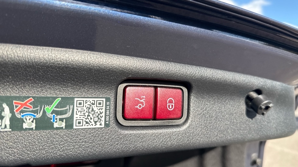 Used Mercedes-Benz C-Class 2024 for sale - 76018198: Photo 18