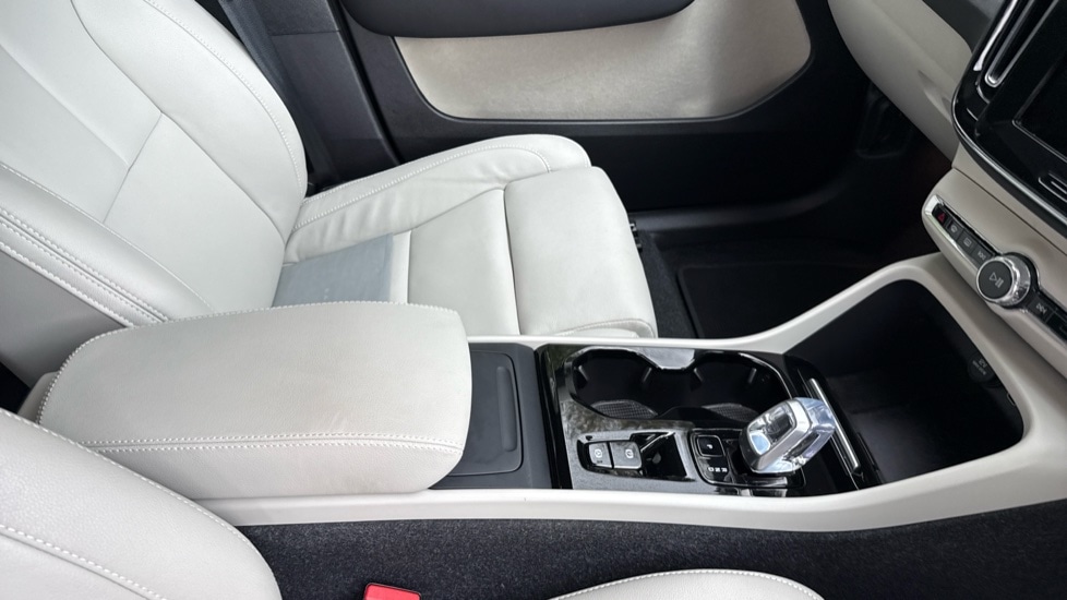 Used Volvo XC40 2024 for sale - 76350871: Photo 28