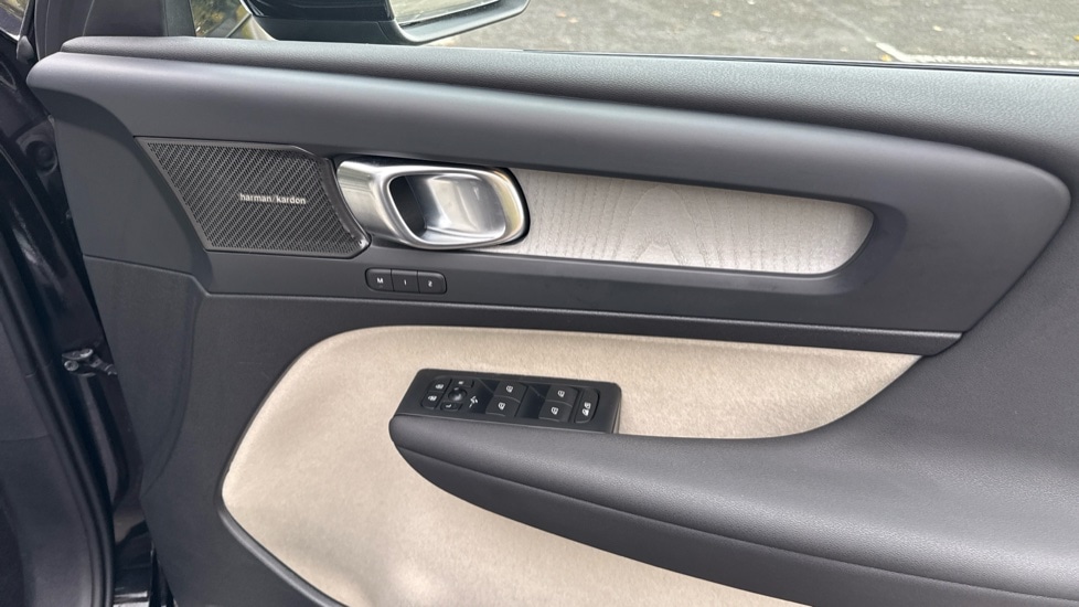 Used Volvo XC40 2024 for sale - 76350871: Photo 30