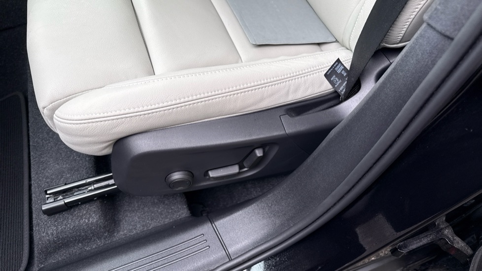 Used Volvo XC40 2024 for sale - 76350871: Photo 32