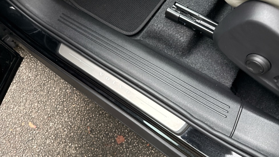 Used Volvo XC40 2024 for sale - 76350871: Photo 37