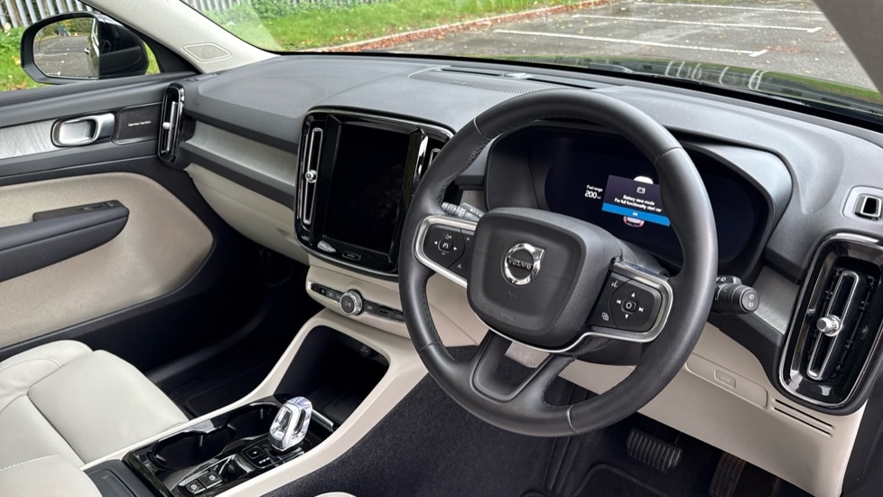 Used Volvo XC40 2024 for sale - 76350871: Photo 9