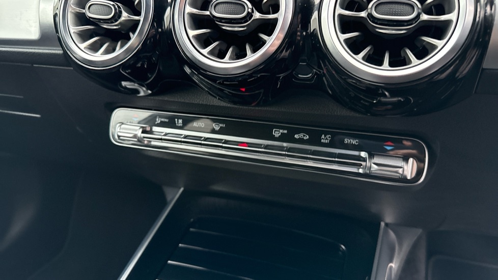 Used Mercedes-Benz GLB 2024 for sale - 76458867: Photo 36