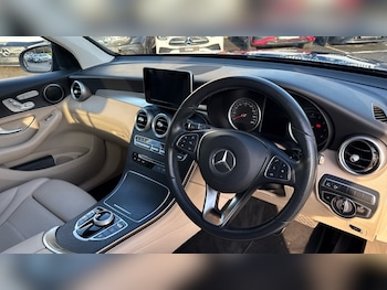 Used Mercedes-Benz GLC 2019 for sale - 76999290: Photo
