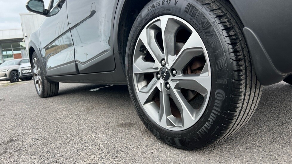 Used Kia Stonic 2023 for sale - 76366391: Photo 31