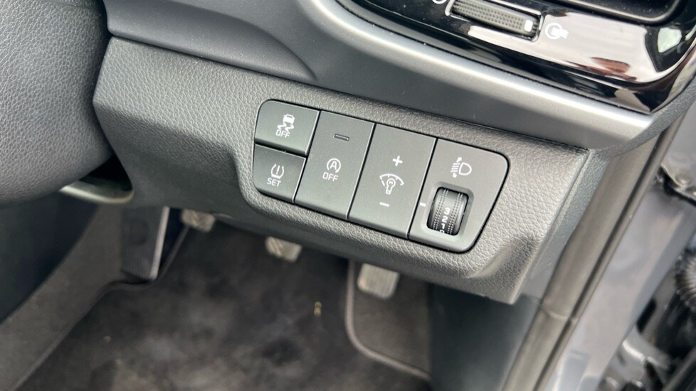 Used Kia Stonic 2023 for sale - 76366391: Photo 33