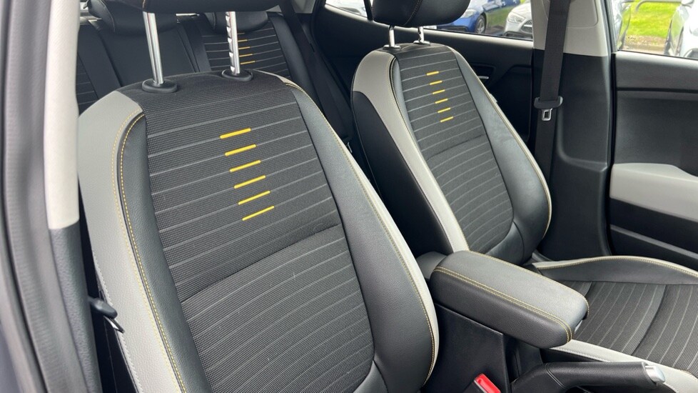 Used Kia Stonic 2023 for sale - 76366391: Photo 43