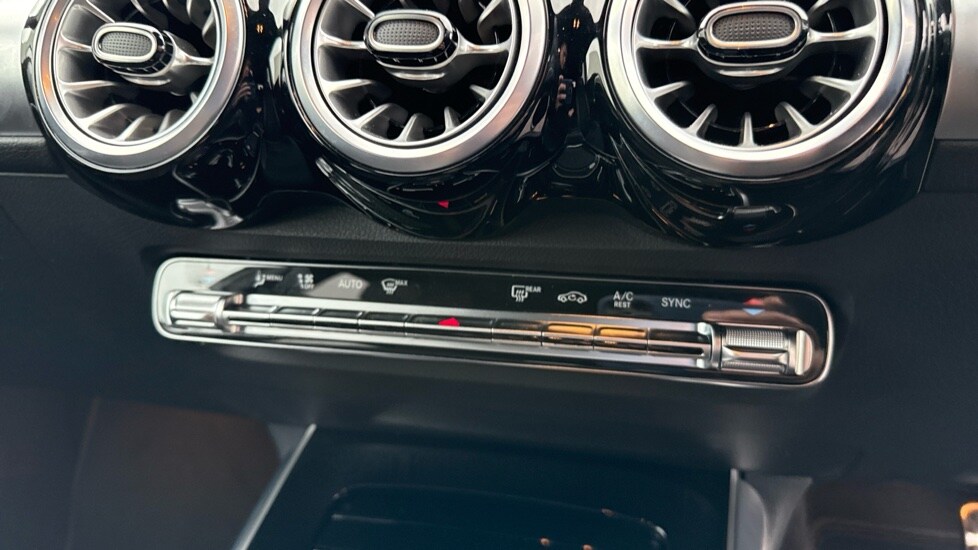 Used Mercedes-Benz GLB 2024 for sale - 76459097: Photo 36