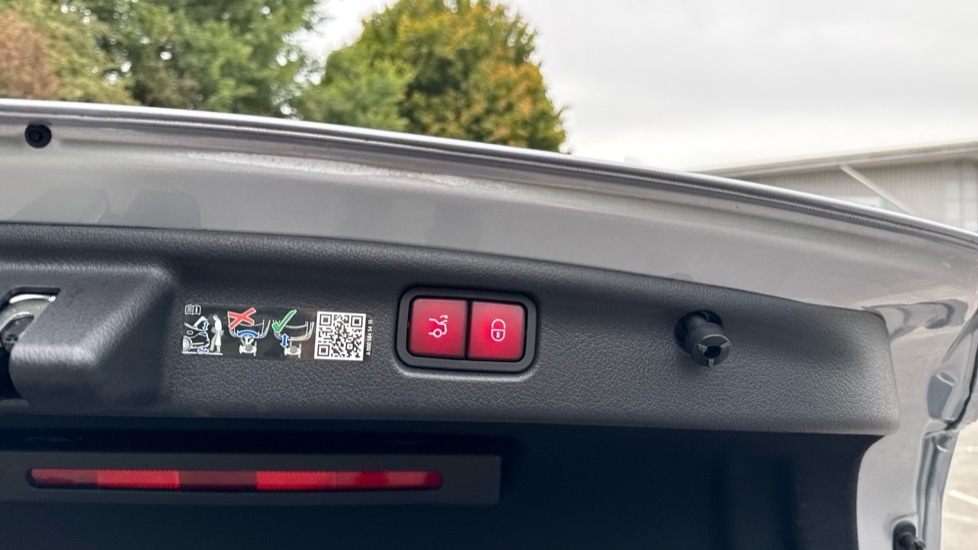 Used Mercedes-Benz C Class 2023 for sale - 76597929: Photo 18