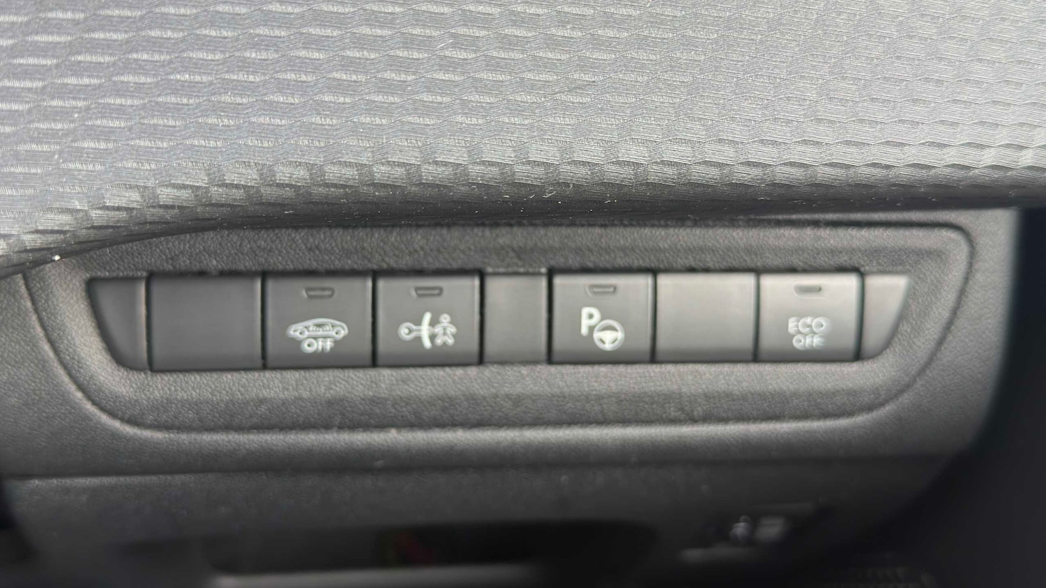 Used Peugeot 2008 2018 for sale - 78010021: Photo 15