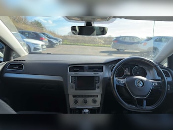 Used Volkswagen Golf 2017 for sale - 77928469: Photo