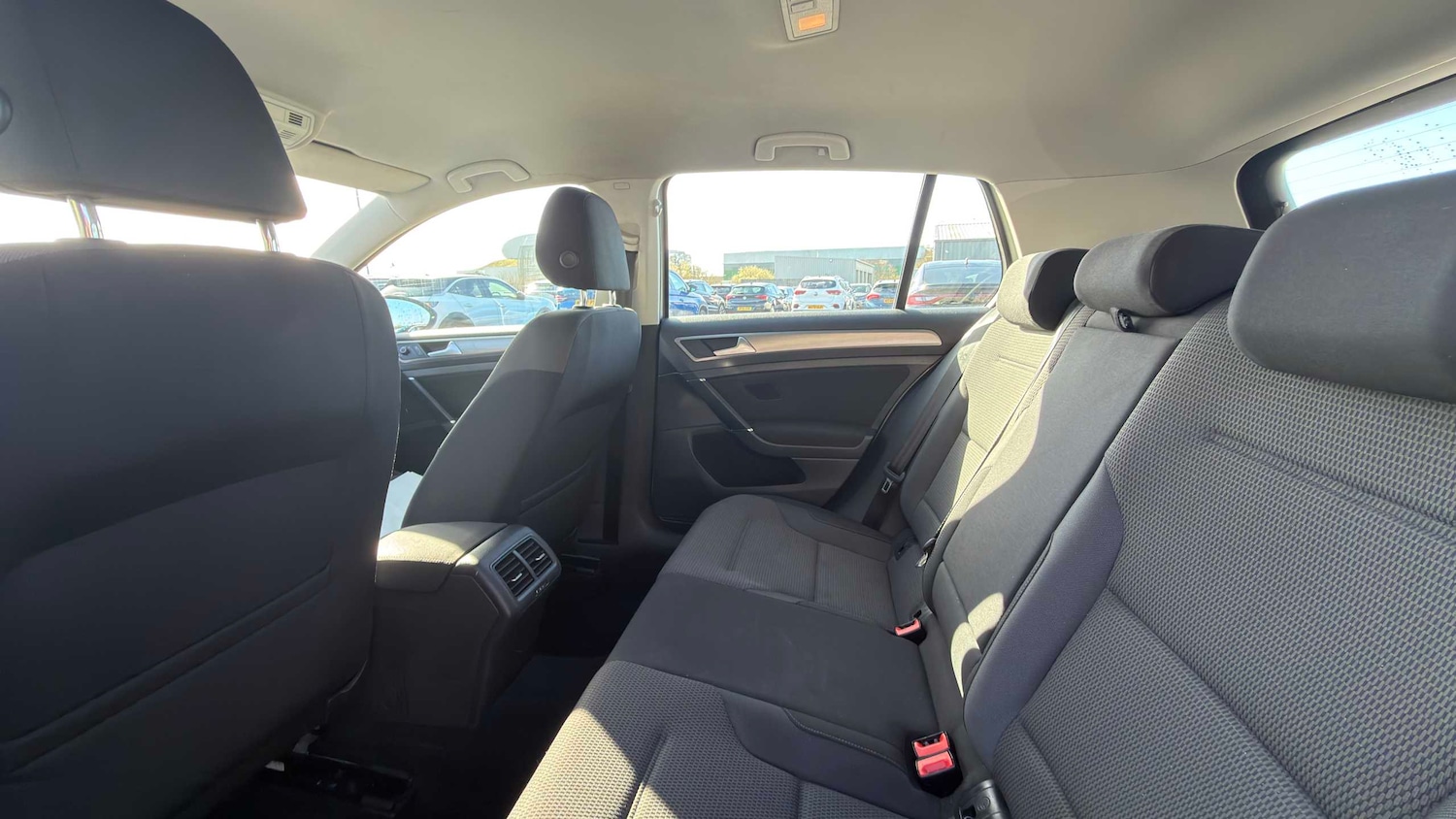 Used Volkswagen Golf 2017 for sale - 77928469: Photo 9