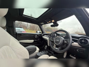 Used MINI Hatch 2023 for sale - 77861356: Photo