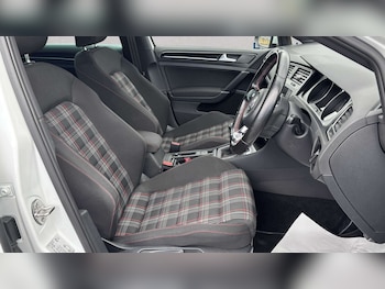 Used Volkswagen Golf 2017 for sale - 79377097: Photo