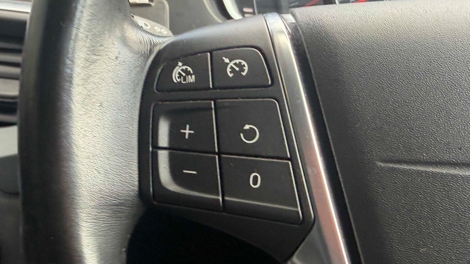 Used Volvo V40 2014 for sale - 78118917: Photo 13