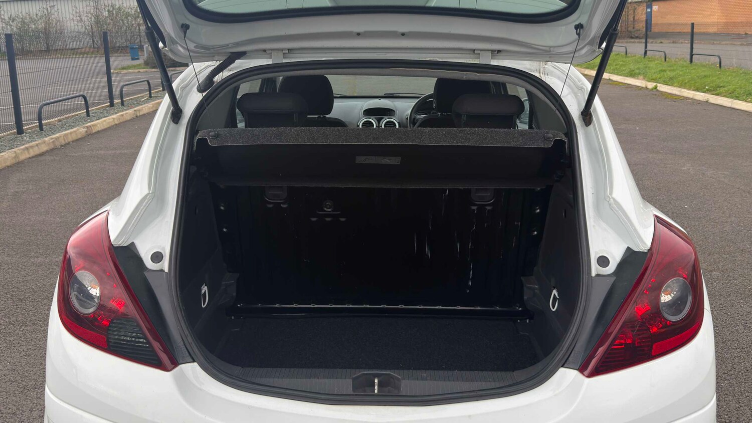 Used Vauxhall Corsa 2012 for sale - 77913921: Photo 10