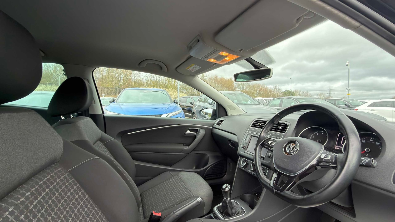 Used Volkswagen Polo 2017 for sale - 77913775: Photo 3