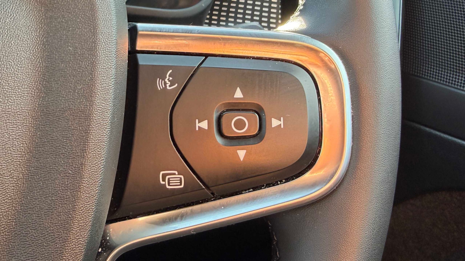 Used Volvo XC40 2022 for sale - 77996240: Photo 11