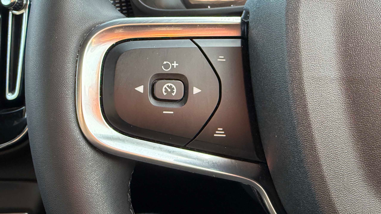 Used Volvo XC40 2022 for sale - 77996240: Photo 12