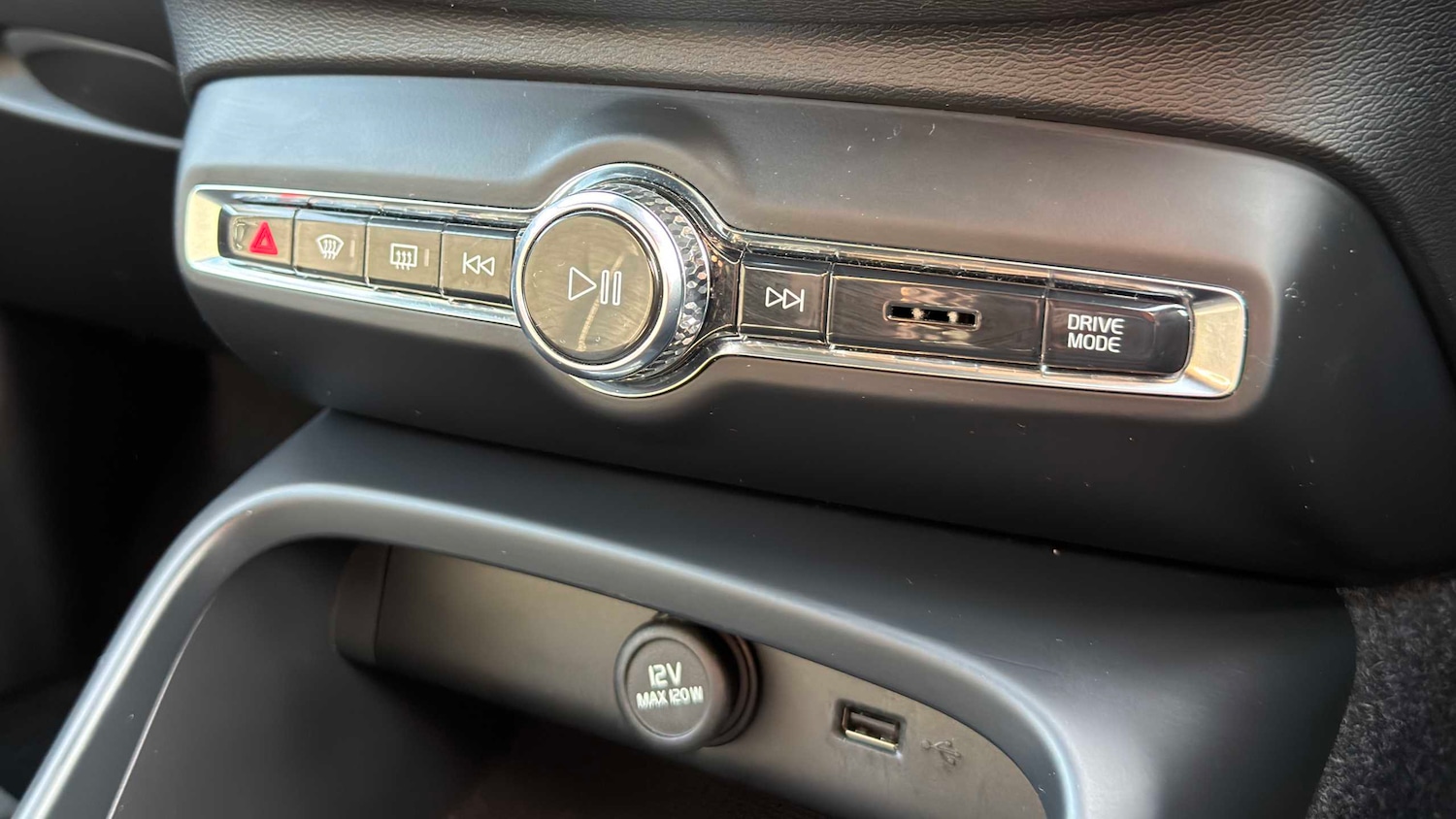 Used Volvo XC40 2022 for sale - 77996240: Photo 15