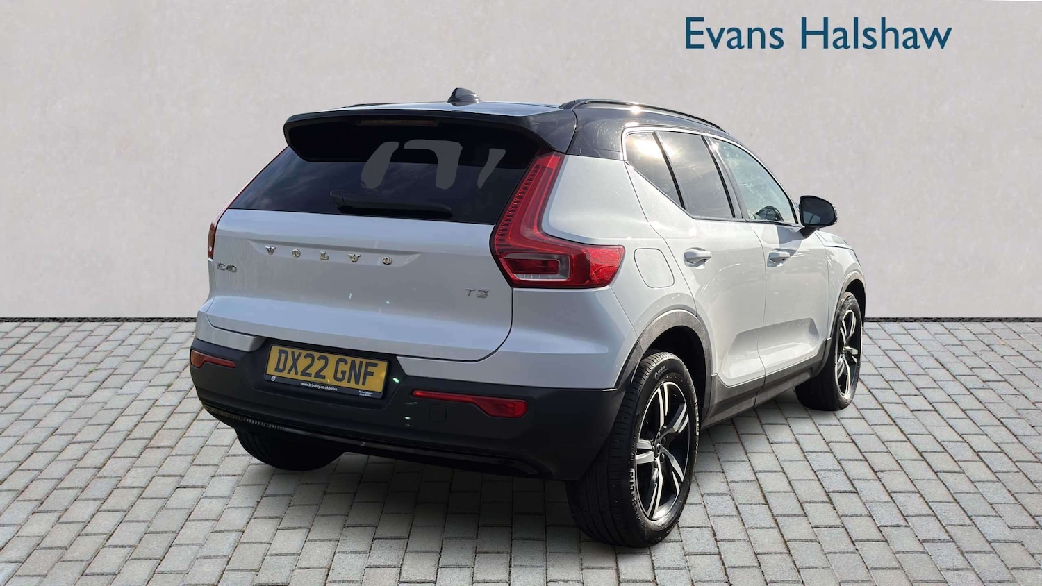 Used Volvo XC40 2022 for sale - 77996240: Photo 2