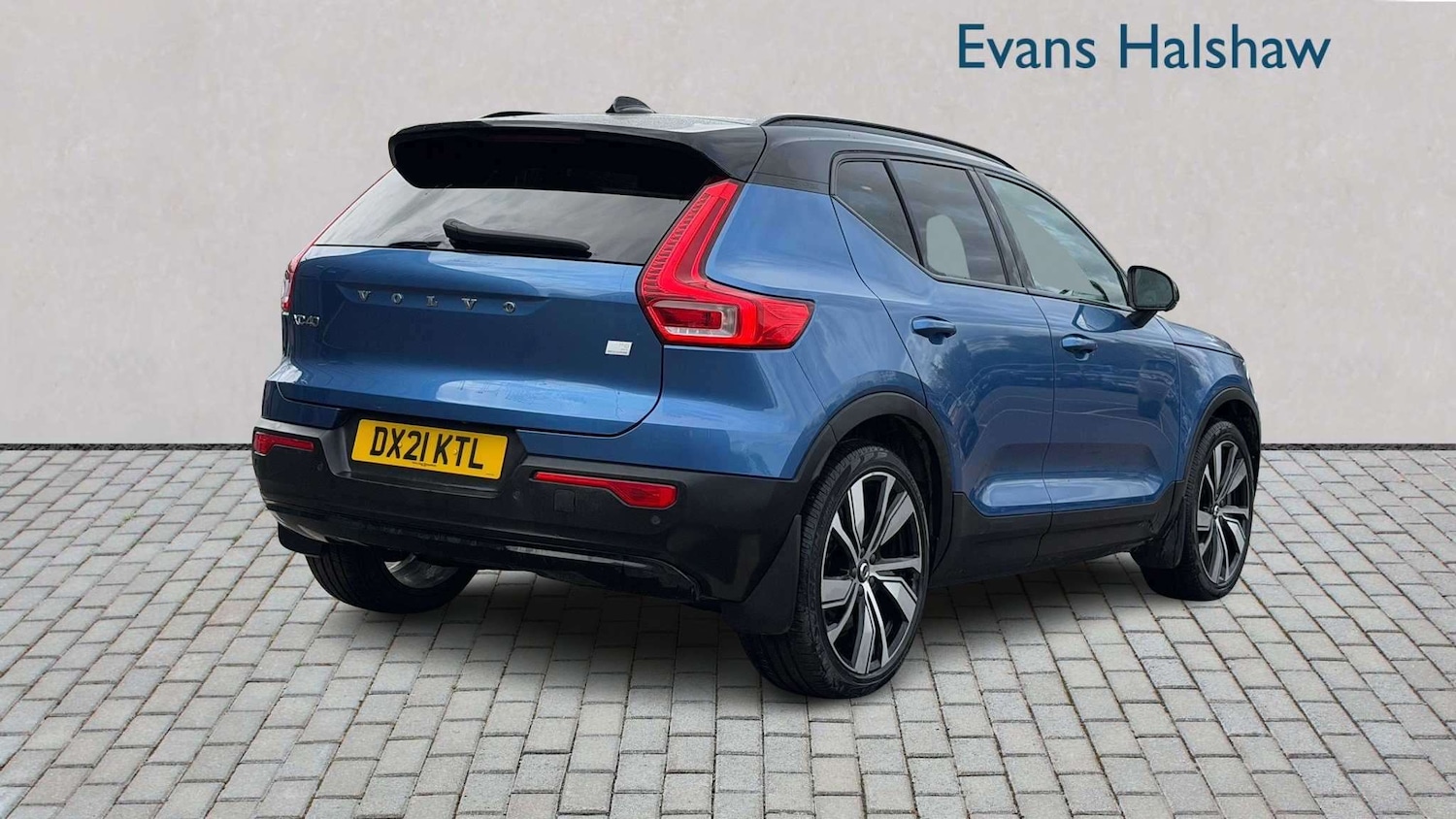 Used Volvo XC40 2021 for sale - 78161501: Photo 2