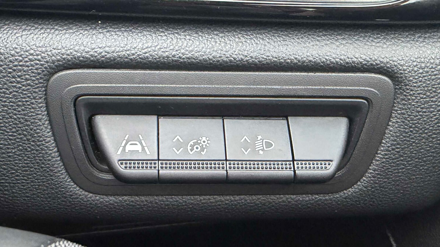 Used Renault Captur 2023 for sale - 77856522: Photo 24