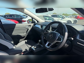 Used Renault Captur 2023 for sale - 78432953: Photo
