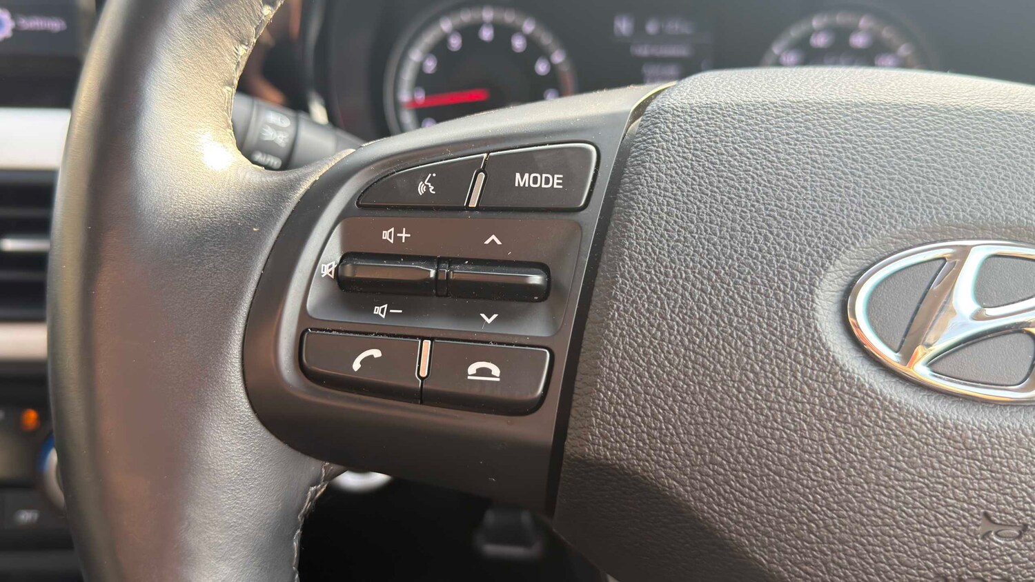 Used Hyundai i10 2023 for sale - 77859253: Photo 8