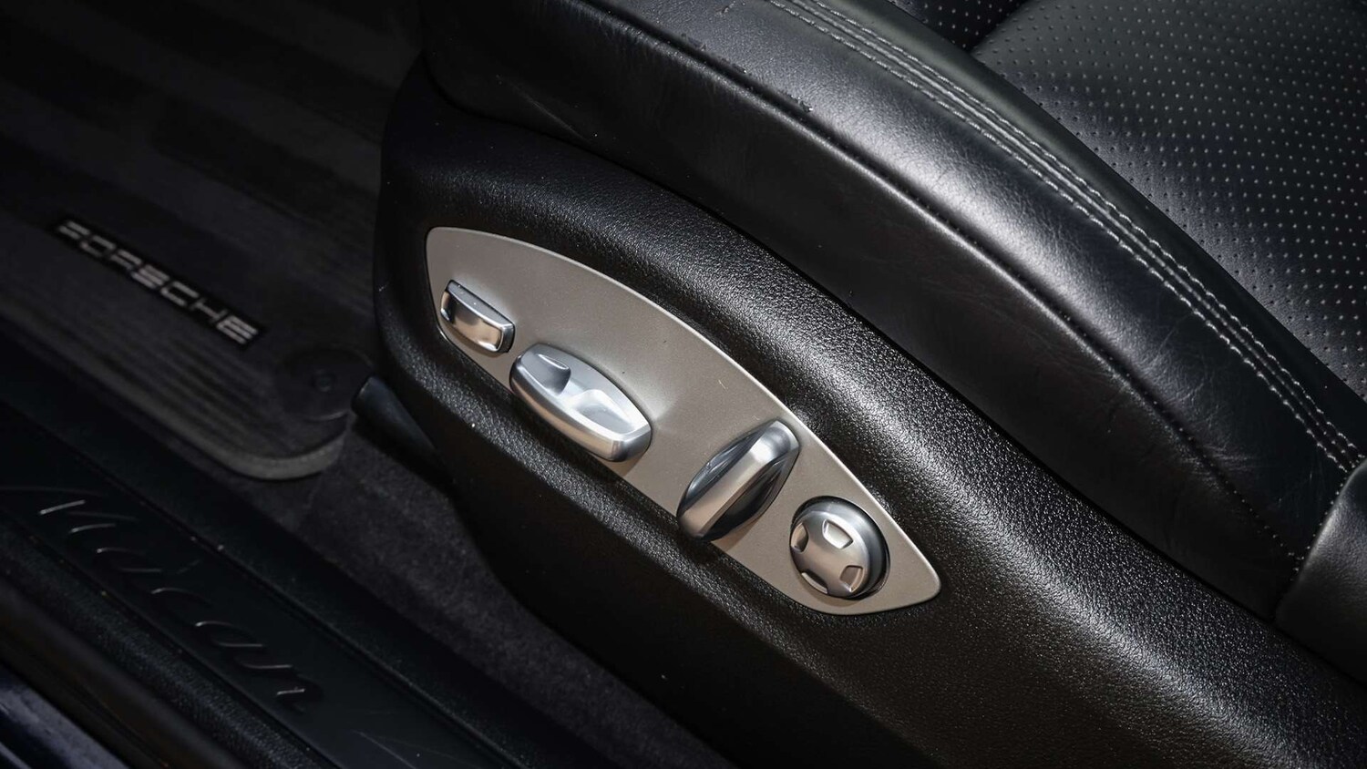 Used Porsche Macan 2018 for sale - 77960799: Photo 22