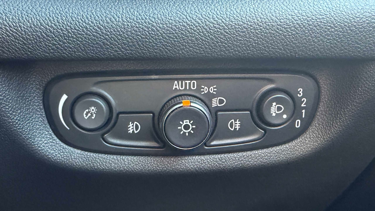 Used Vauxhall Insignia 2018 for sale - 77960838: Photo 10