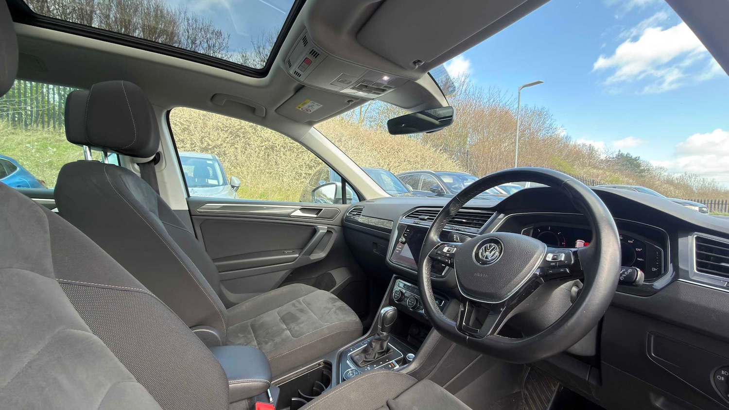 Used Volkswagen Tiguan 2019 for sale - 78024040: Photo 3