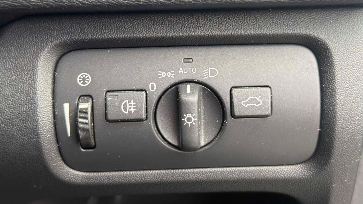 Used Volvo V40 2018 for sale - 78037449: Photo 11