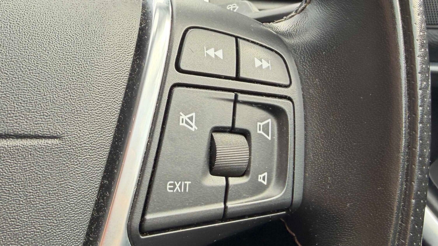 Used Volvo V40 2018 for sale - 78037449: Photo 12