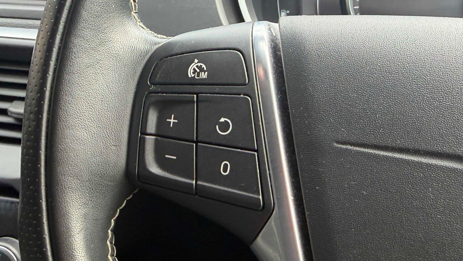 Used Volvo V40 2018 for sale - 78037449: Photo 13