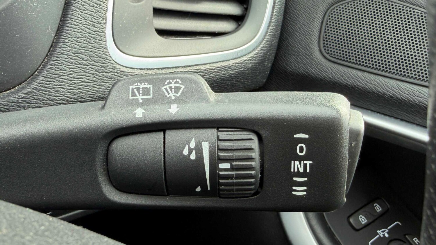 Used Volvo V40 2018 for sale - 78037449: Photo 15