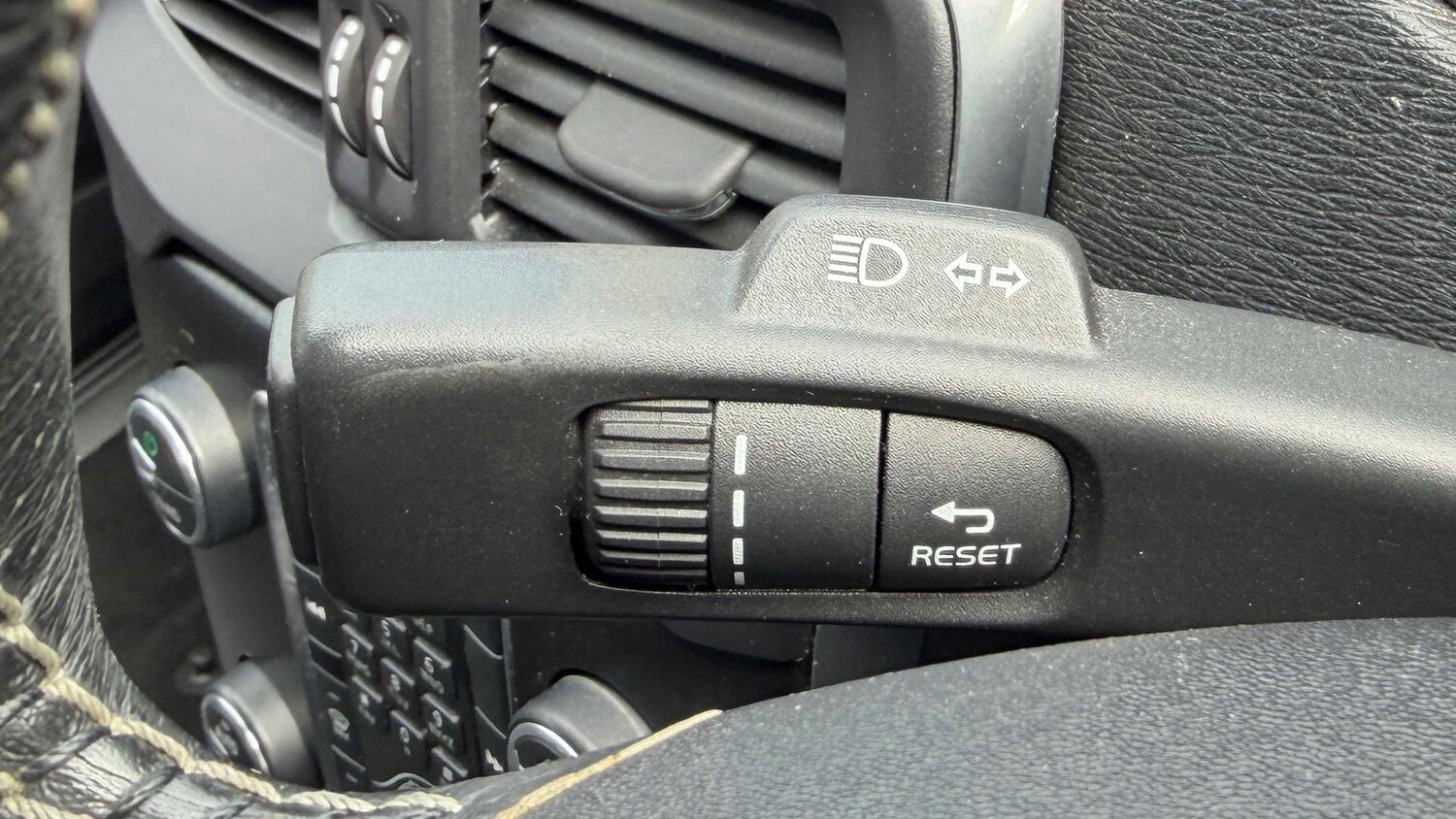 Used Volvo V40 2018 for sale - 78037449: Photo 16