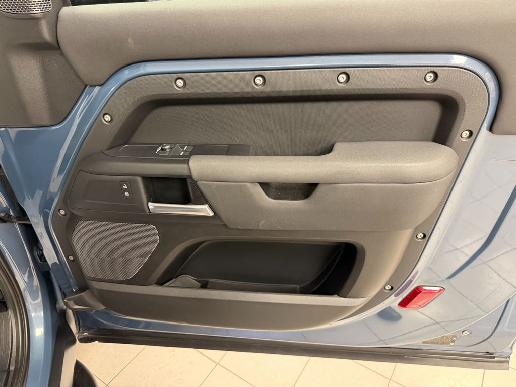 Used Land Rover Defender 2021 for sale - 77507049: Photo 16