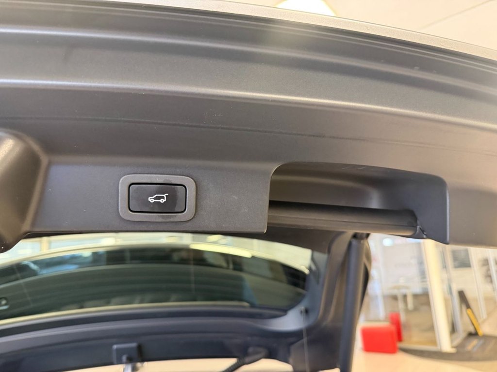 Used Jaguar F-Pace 2019 for sale - 77636806: Photo 8