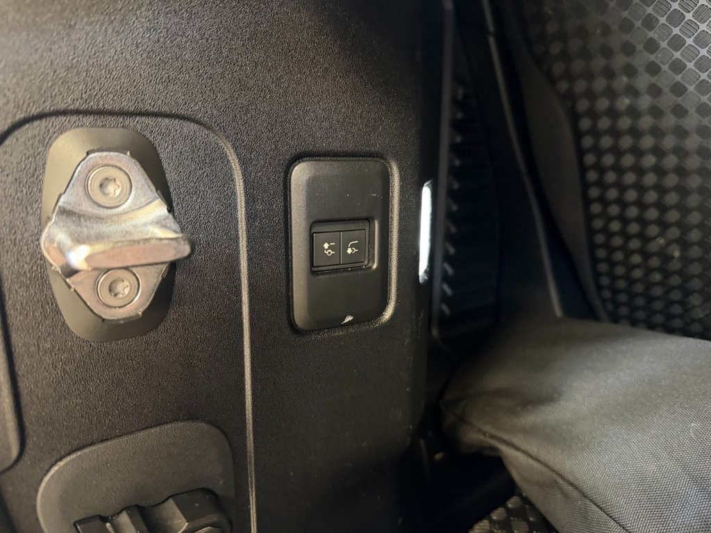 Used Land Rover Defender 2024 for sale - 78134324: Photo 8