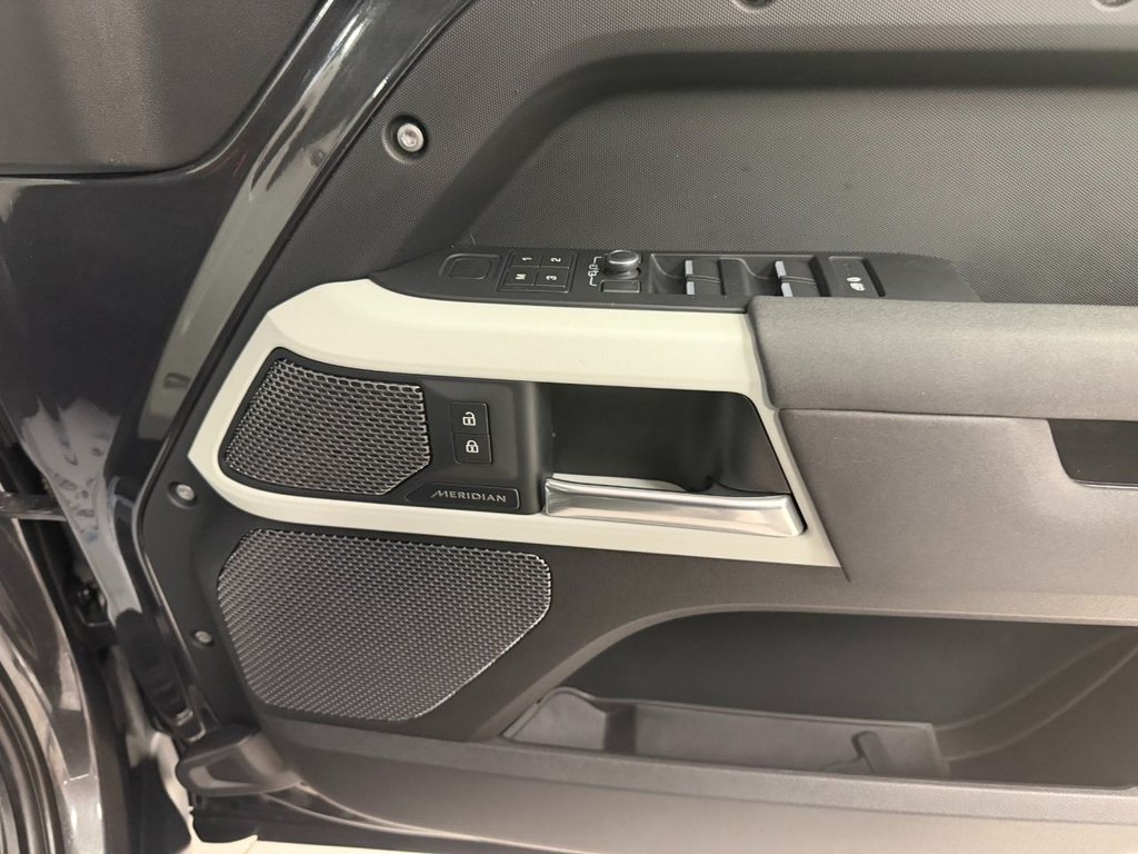 Used Land Rover Defender 2022 for sale - 77642225: Photo 19