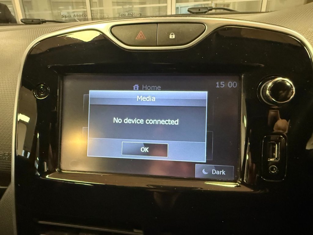 Used Renault Clio 2015 for sale - 76973697: Photo 15