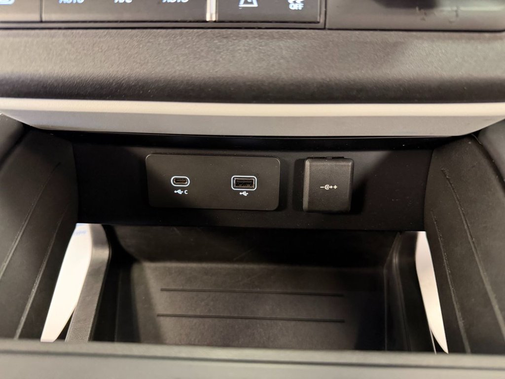 Used Land Rover Defender 2023 for sale - 77952287: Photo 24