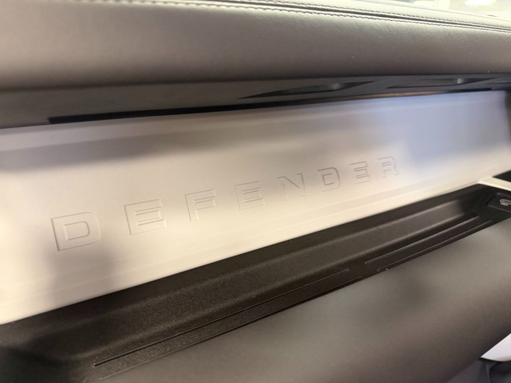 Used Land Rover Defender 2023 for sale - 77952287: Photo 29