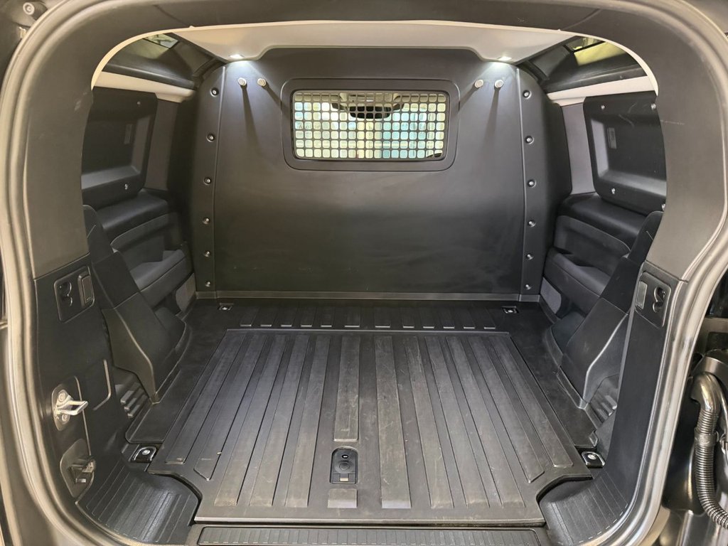 Used Land Rover Defender 2023 for sale - 77952287: Photo 8