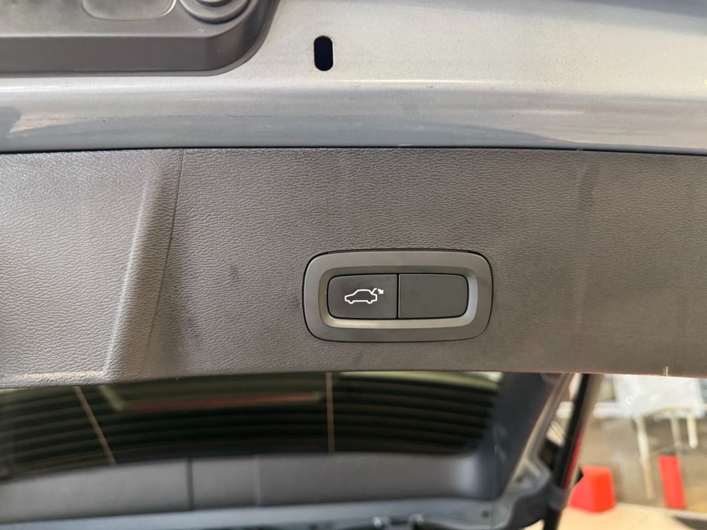 Used Volvo XC40 2021 for sale - 76784236: Photo 8